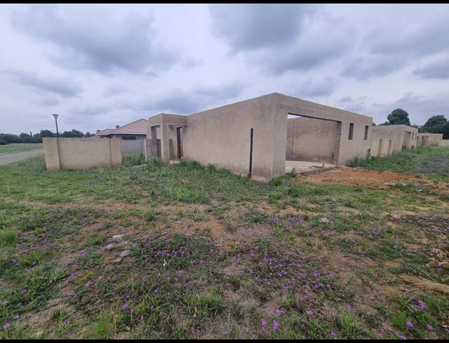 3 BEDROOM TOWNHOUSE FOR SALE IN ARCON PARK